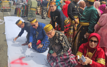Petisi Pemekaran Luwu Raya Menggema di HJL ke-758, Warga Tanda Tangani Dukungan Provinsi Baru