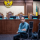 Terdakwa kasus dugaan korupsi dalam digitalisasi pendidikan pengadaan laptop Chromebook Nadiem Makarim bersiap mengikuti sidang pembacaan eksepsi di Pengadilan Tipikor, Jakarta (Foto Antara)