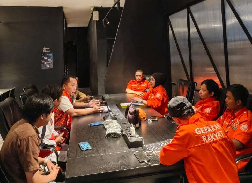 Suasana rapat konsolidasi bersama organisasi sayap Muda Bergerak Sulsel serta Tim 7 Partai Gerakan Rakyat Sulsel, yang berlangsung di Makassar, Minggu (22/2).