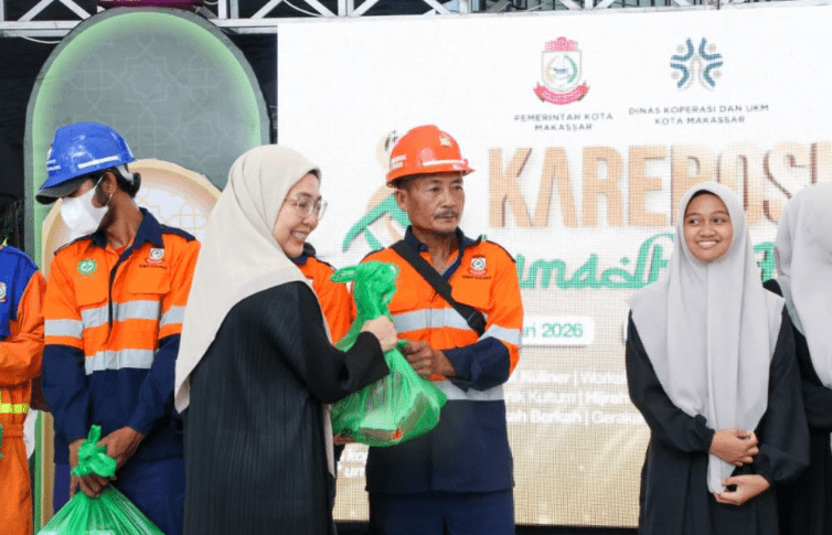 Melinda Aksa Salurkan Ratusan Paket Sembako untuk Satgas dan Panti Asuhan di Karebosi Ramadan Fair