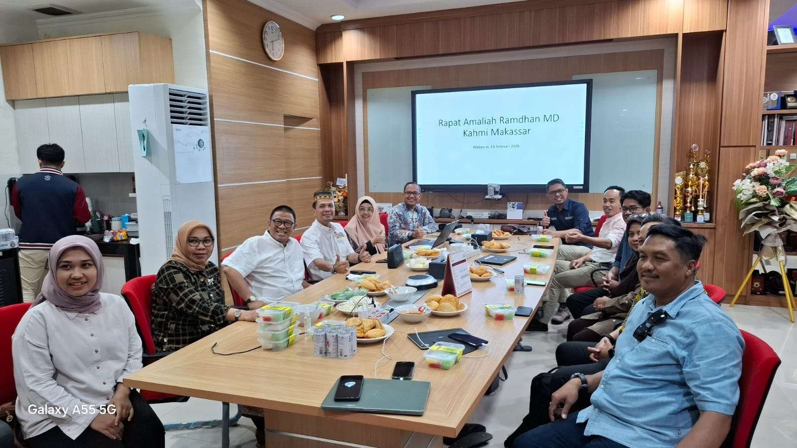 Rapat Panitia Amaliyah Ramadhan 1447H KAHMI Makassar yang digelar pada Kamis (26/2) di Ruang Dekan FKG Unhas, Tamalanrea.