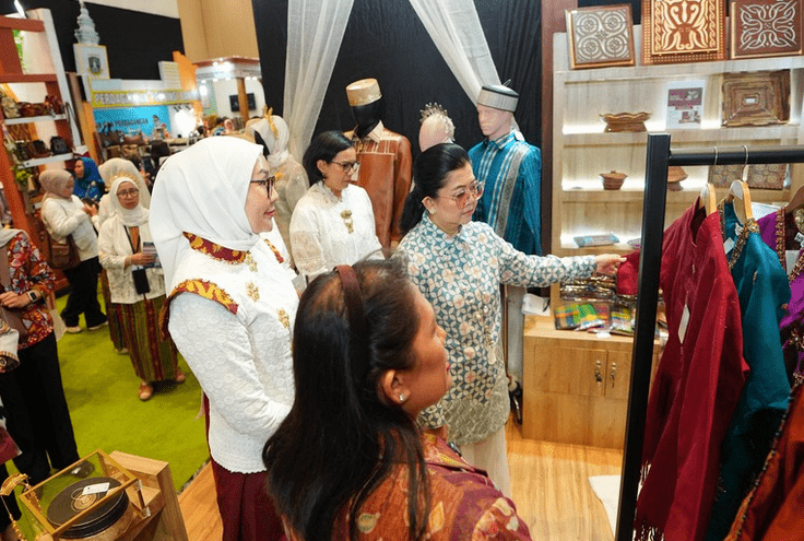 Sulawesi Selatan Tampilkan Kriya Batu Alam dan Wastra Tenun Unggulan di INACRAFT 2026
