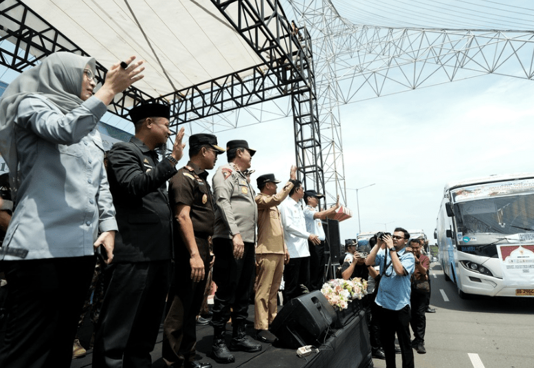 Gubernur Sulsel bersama Forkopimda Lepas Peserta Mudik Gratis Pemprov di CPI Makassar