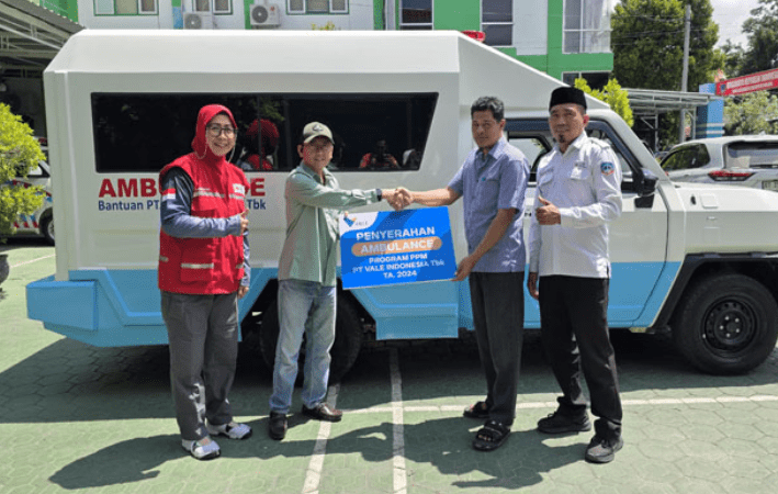 PT Vale Serahkan Ambulans untuk Dukung Operasional PMI Kolaka