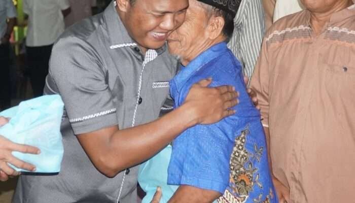 Ramadan Penuh Berkah, Sultan Tajang Berbagi dengan Anak Yatim dan Dhuafa di Wajo