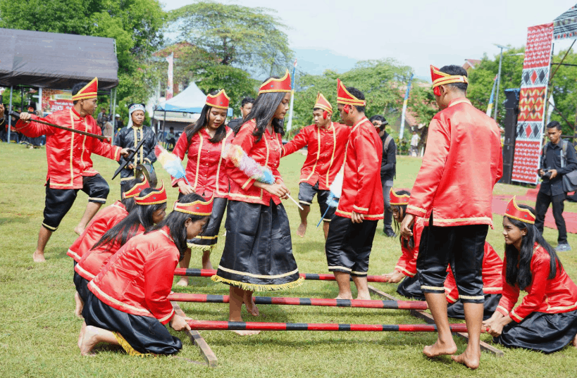 Drama Kolosal dan Tarian Tradisional Warnai Musyawarah Adat Padoe di Luwu Timur