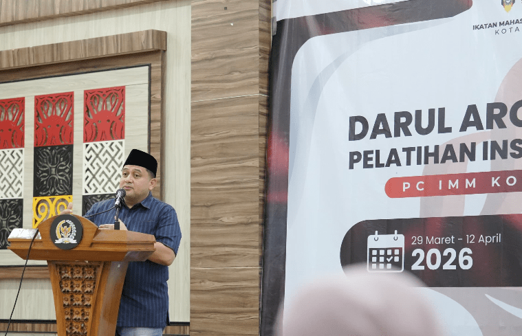 Walikota Makassar Munafri Arifuddin saat membuka kegiatan Darul Arqam Madya (DAM) Pelatihan Instruktur Dasar (PID) Pengurus Cabang IMM Kota Makassar di Pusdiklat Universitas Muhammadiyah Makassar, Minggu (29/03/2026).