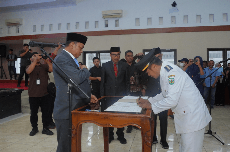 Bupati Luwu Lantik Pejabat, Tekankan Profesionalisme dan Pelayanan Publik