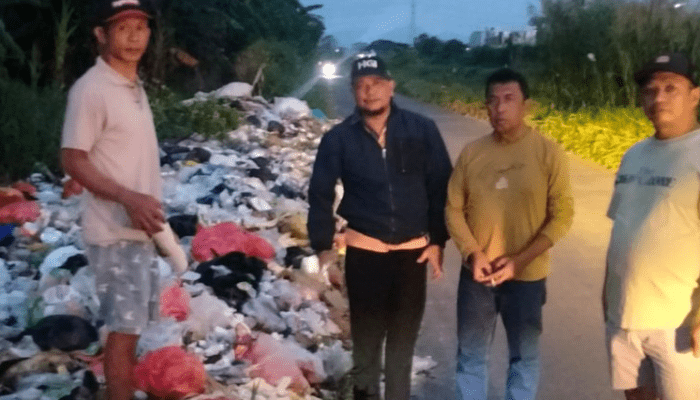 Fokus Kebersihan Wilayah Perbatasan, Manggala Turunkan Ekskavator Angkut 10 Truk Sampah