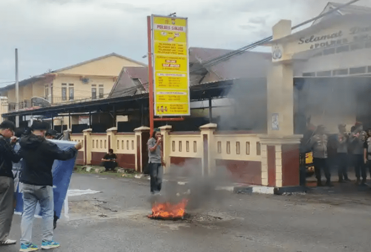 HMI MPO Sinjai Demo DPRD dan Polres, Soroti Kelangkaan BBM