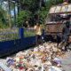 Potret sampah tak terangkut di Jalan Malengkeri Makassar