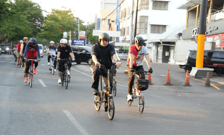 Wali Kota Makassar Isi WFH Gowes Bersama SKPD Pantau Jumat Bersih di Wajo dan Ujung Tanah