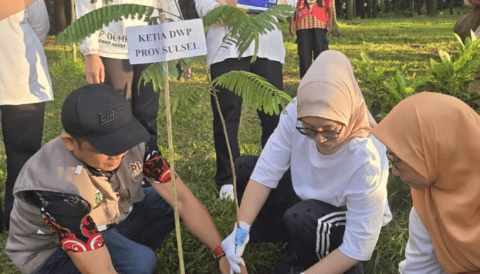Peringati Hari Bumi 2026, DWP Sulsel Tanam Bibit Produktif di Ekowisata Bisoloro