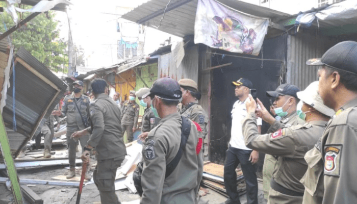 Pemkot Makassar Tertibkan 16 Lapak PKL di Pasar Cidu, Akses ke Puskesmas Kembali Dibuka