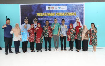 Pemkab Lutim Gelar Pelatihan Anyaman Serat Alam Teduhu