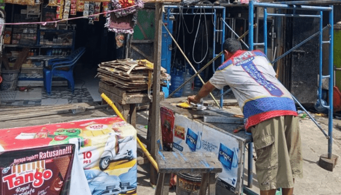 Tanpa Paksaan, Pedagang di Tamalanrea Tertibkan Bangunan di Atas Drainase