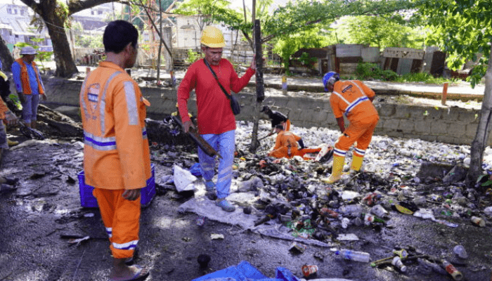 Perkuat Mitigasi Banjir, BPBD Makassar Bersihkan Kanal Mamajang