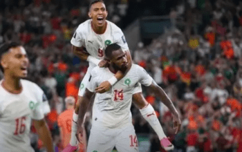 Diop selebrasi usai cetak gol ke gawang Belanda (foto: FIFA)