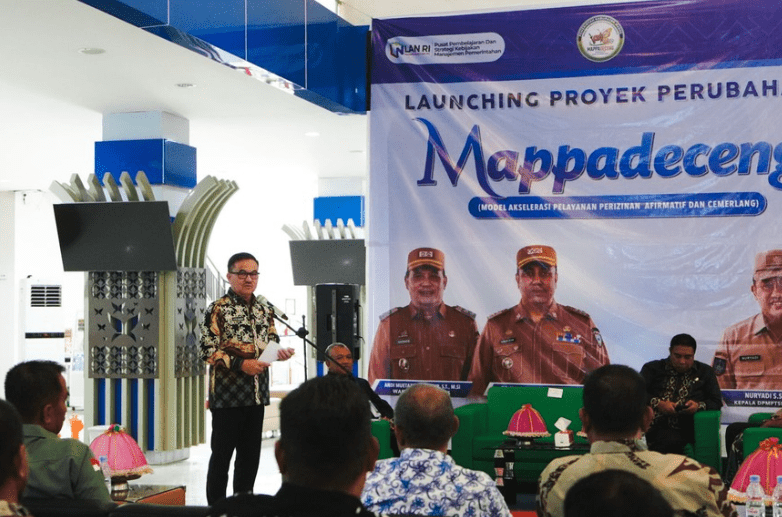 Sekda Sulsel Kukuhkan Tim Mappadeceng untuk Percepat Pelayanan Perizinan di Maros