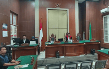 Suasana sidang pembacaan putusan praperadilan penetapan tersangka yang diajukan Bahtiar Baharuddin dalam kasus korupsi bibit nanas di Pengadilan Negeri Makassar, Senin (29/6/2026)