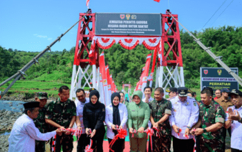 Wagub Fatmawati Resmikan Jembatan Perintis Garuda Merah Putih di Tompobulu