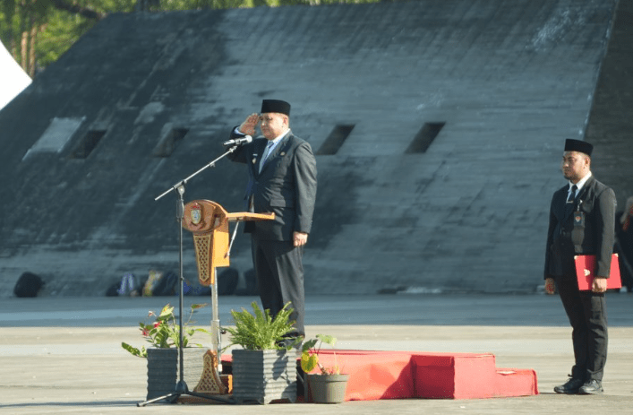 Wali Kota Makassar, Munafri Arifuddin, bertindak sebagai Inspektur Upacara dalam peringatan Hari Lahir Pancasila yang jatuh setiap tanggal 1 Juni. Upacara digelar di Tribun Lapangan Karebosi