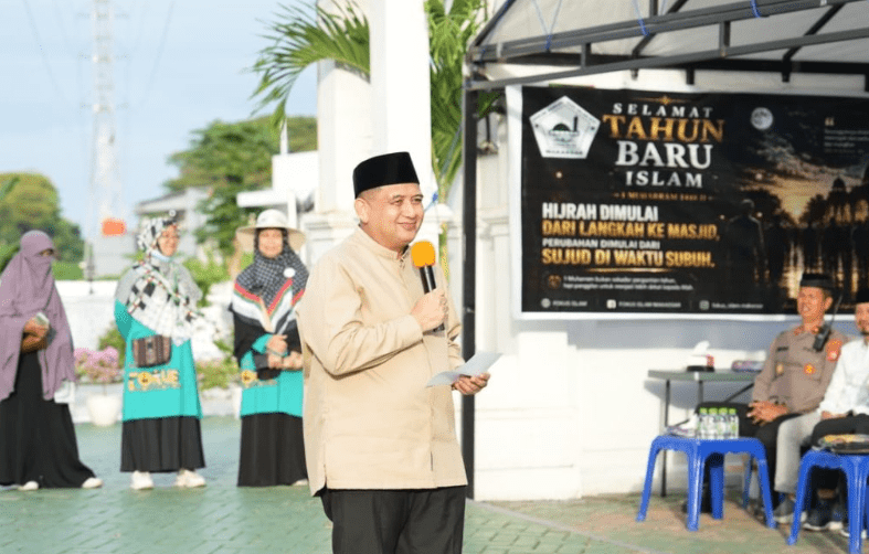 ali Kota Makassar, Munafri Arifuddin, secara langsung melepas sekitar 2.000 peserta Pawai Kirab Muharram 1448 Hijriah