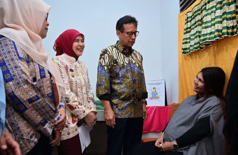 Aliyah Mustika Ilham Dampingi Menteri Kesehatan RI Tinjau Kompleks Kusta Jongaya
