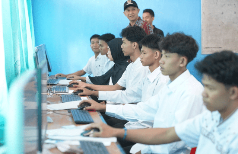 Bupati Natsir Ali Buka Jalan Generasi Selayar ke Unhas