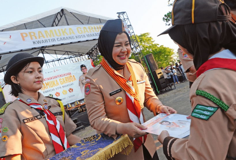 Fatmawati Rusdi Kukuhkan 241 Pramuka Garuda Kwarcab Makassar