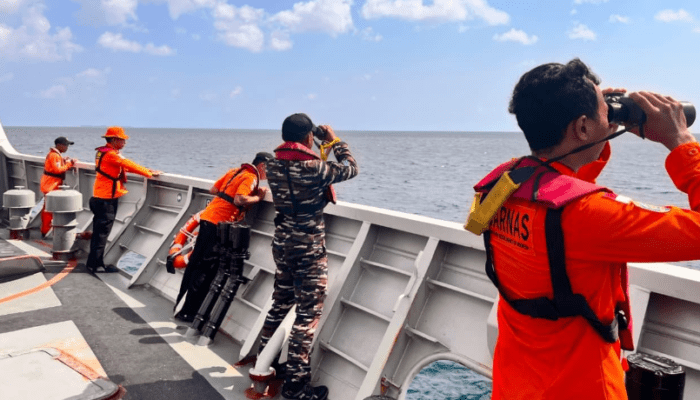 KRI Marlin-877 Perkuat Operasi SAR Korban KM Nurul Salsa di Perairan Selayar