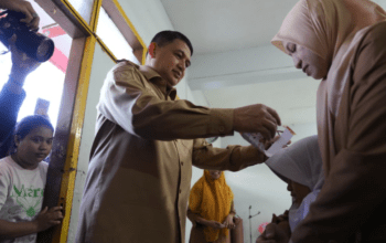 Hari Pertama Sekolah, Munafri Antar Putrinya dan Ajak Ayah Terlibat dalam Pendidikan Anak