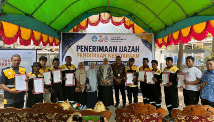 Pemkot Makassar Perluas Akses Pendidikan, 108 Warga Belajar Terima Ijazah Kesetaraan