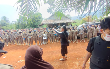 Bentrok Warnai Pengosongan Laoli di Luwu Timur, Warga dan Aparat Terlibat Aksi Saling Dorong