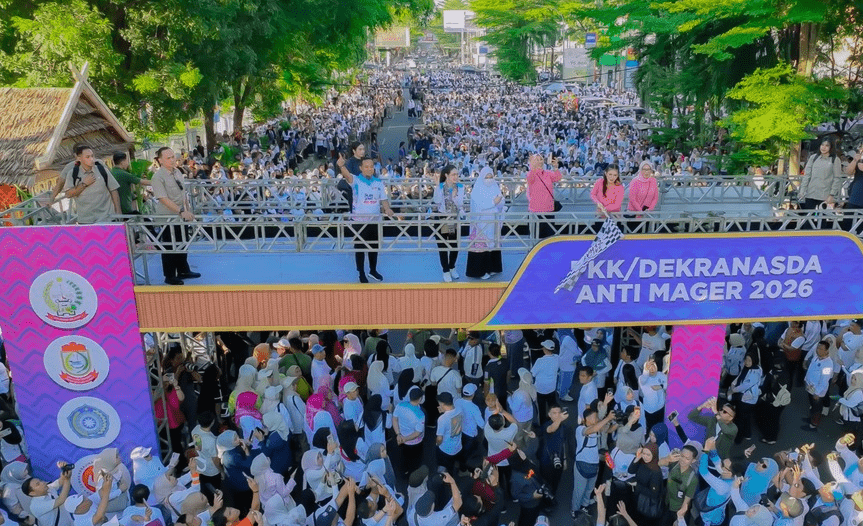 Puluhan Ribu Warga Ikuti Jalan Sehat Anti Mager