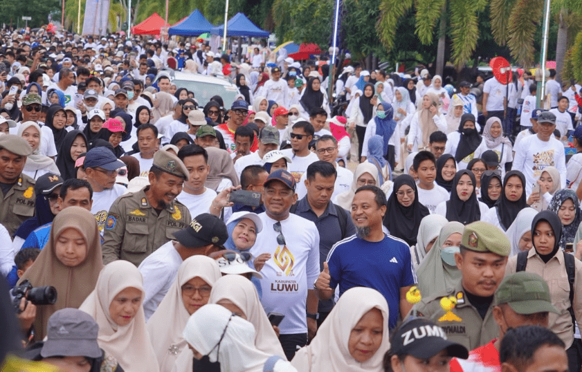 Puluhan Ribu Warga Semarakkan Jalan Sehat Anti Mager Bersama Gubernur Sulsel Peringati 67 Tahun Kabupaten Luwu1