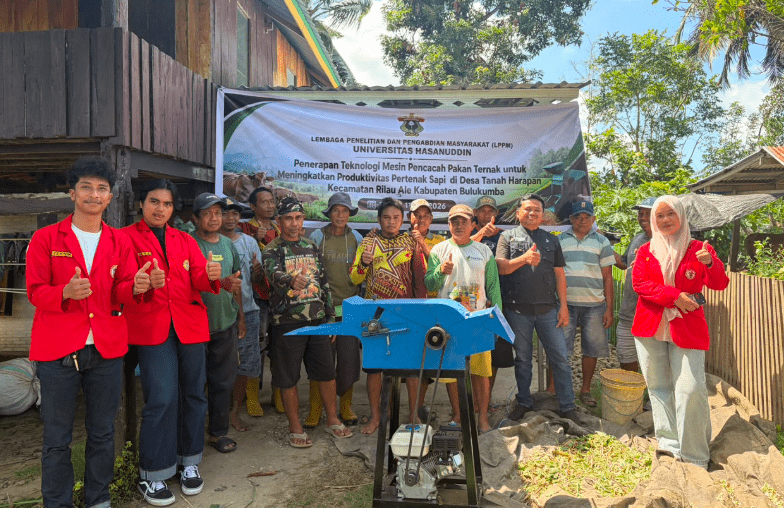 Unhas Hadirkan Mesin Pencacah Pakan untuk Tingkatkan Produktivitas Peternak Sapi di Bulukumba1