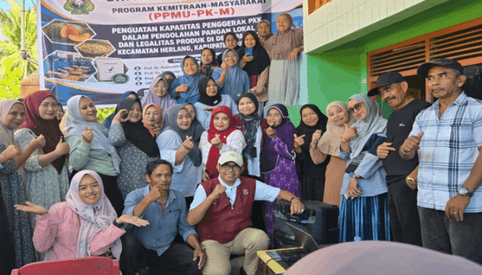Unhas Latih PKK Bulukumba Olah Biji Labu Kuning Jadi Produk Bernilai Ekonomi