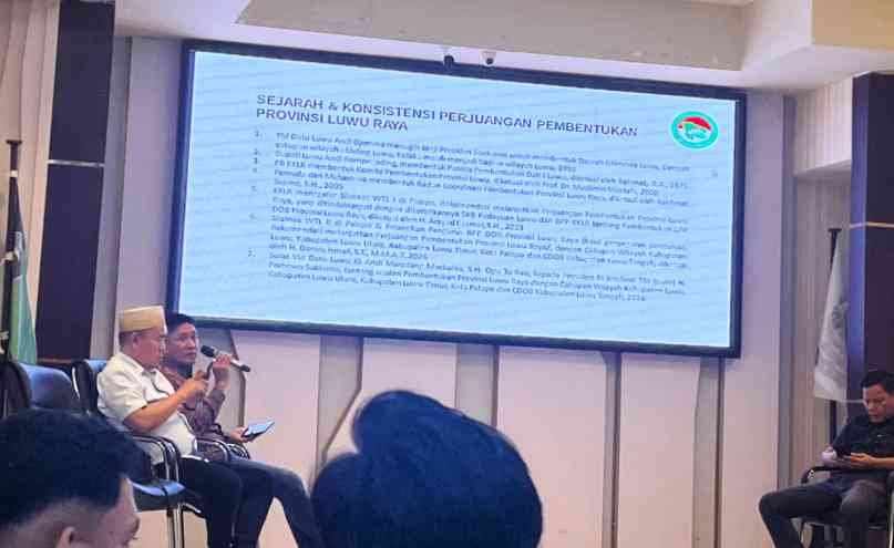Wakil Sekretaris Badan Pekerja Pembentukan (BPP) Daerah Otonom Baru (DOB) Provinsi Luwu Raya, Udhi Syahruddin Hamun, saat menjadi narasumber pada Dialog Kebangsaan yang dirangkaikan dengan Pelantikan Pengurus HMI Cabang Persiapan Luwu Utara, Rabu (29/7/2026).