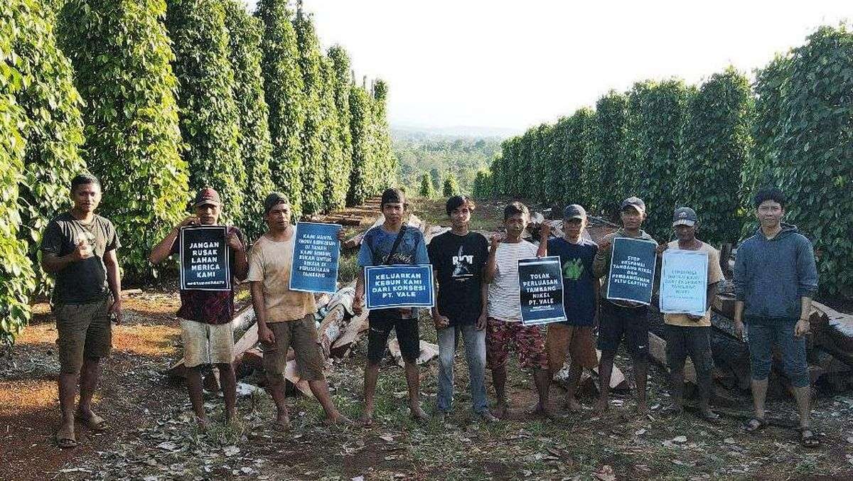 Potret penolakan warga terhadap rencana perluasan tambang PT Vale di blok Tanamalia Loeha Raya Luwu Timur (Foto: IST)