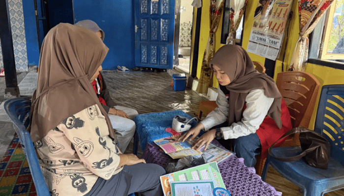 Deteksi Dini Preeklamsia, Mahasiswa Unhas Skrining Ibu Hamil di Posyandu Sambiloto