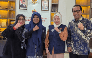 Perkuat Surveilans Kesehatan Pascagempa NTT, FETP Unhas Kirim Dua Mahasiswa ke Manggarai Barat