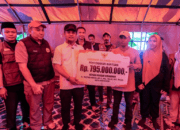 Gubernur Andi Sudirman Kunjungi Pengungsi Kebakaran di Tallo, Salurkan Bantuan Rp795 Juta