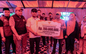 Gubernur Sulsel Pastikan Pemulihan Korban Kebakaran Tallo, Serahkan Bantuan Rp795 Juta