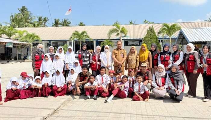 Puskesmas Manisa–KKN PK Unhas Cek Kesehatan Gratis di Lima Sekolah Sidrap