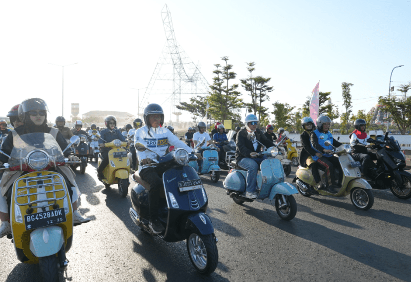 Kepala BKN dan Wali Kota Makassar Riding Vespa-Tanam Tebuya di CPI