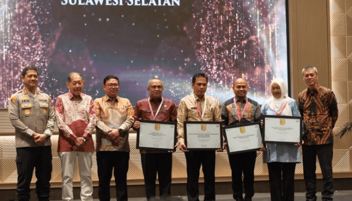 Diskominfo Makassar Raih Public Service of the Year Sulsel 2026