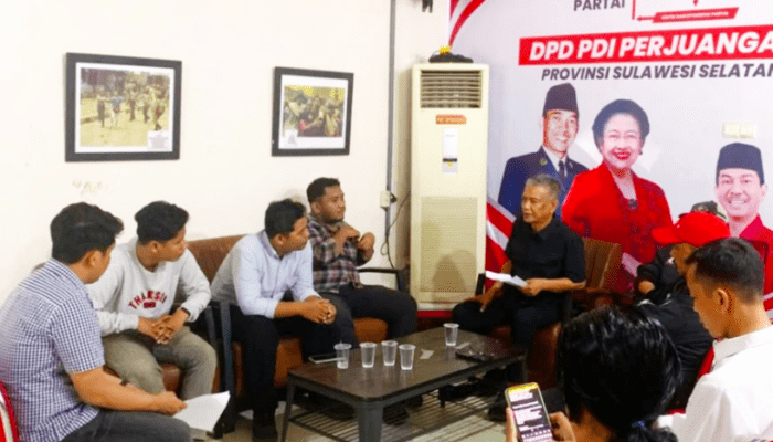 Mahasiswa Geruduk Kantor PDIP Sulsel, Tuntut Evaluasi Ketua DPRD Luwu Timur
