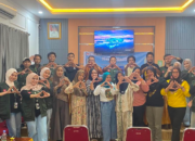 Mahasiswa KKN ITB Nobel Fasilitasi Pemasaran UMKM Desa Samaulue