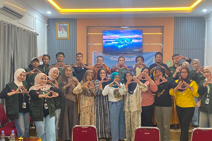 Mahasiswa KKN ITB Nobel Fasilitasi Pemasaran UMKM Desa Samaulue